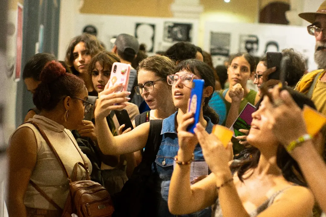 Más Allá del Cartel: Serigrafía y Realidad Aumentada